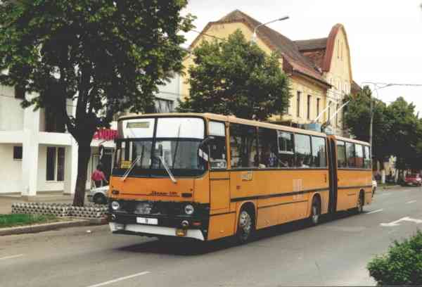 Ehemaliger Eberswalder Gelenkobus Nr. 07(III) vom ungarischen Typ Ikarus 280.93 in
Timisoara/Rumänien mit der Wagen-Nr. 9 am 31.05.2001